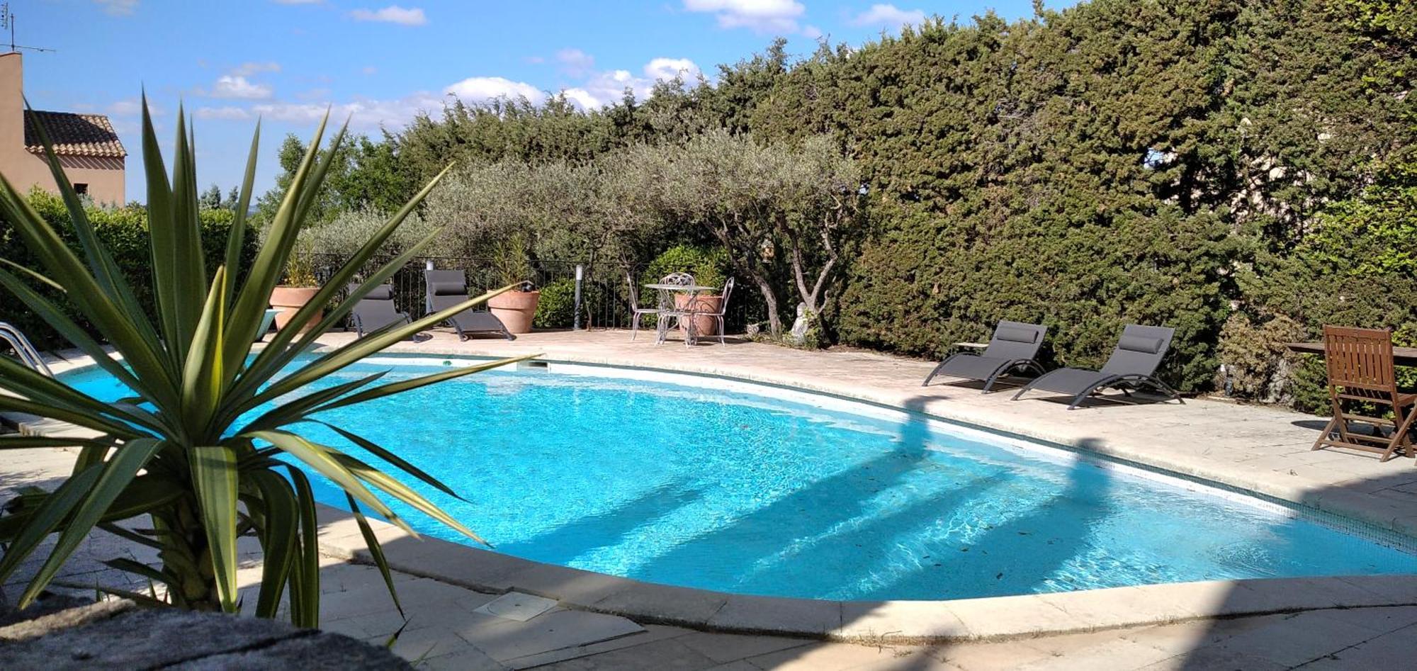 Location Gite En Provence Бокер Екстериор снимка