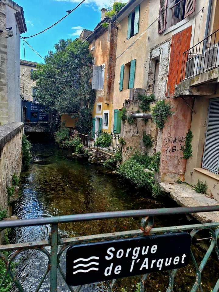 Location Gite En Provence Бокер Екстериор снимка
