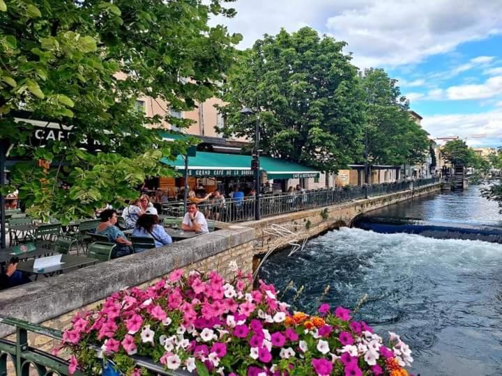 Location Gite En Provence Бокер Екстериор снимка