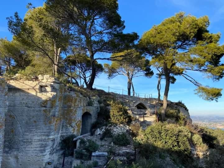 Location Gite En Provence Бокер Екстериор снимка