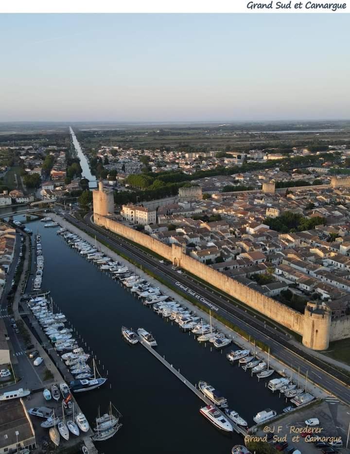 Location Gite En Provence Бокер Екстериор снимка